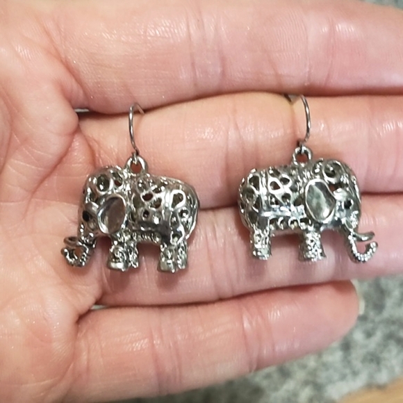VINTAGE FILIGREE SILVER-TONE ELEPHANT DROP DANGLE HOOK 1" EARRINGS - Picture 3 of 9